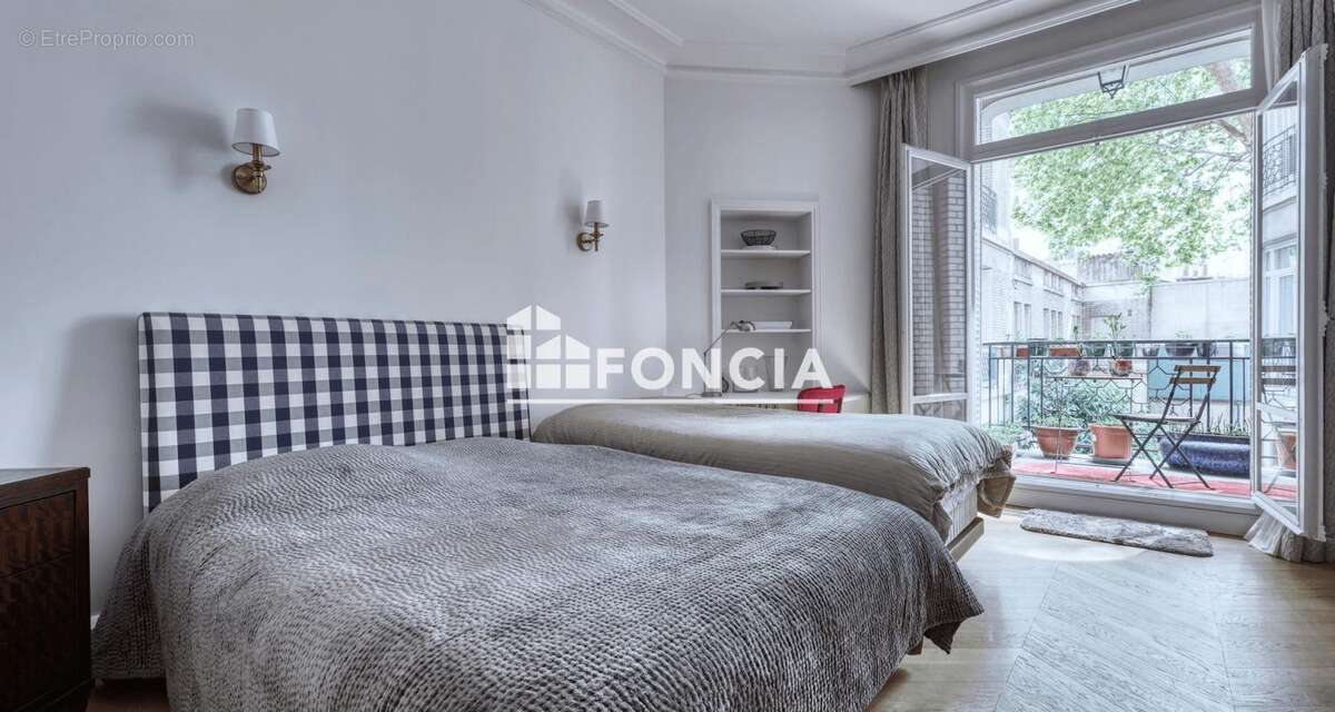 Appartement à PARIS-16E