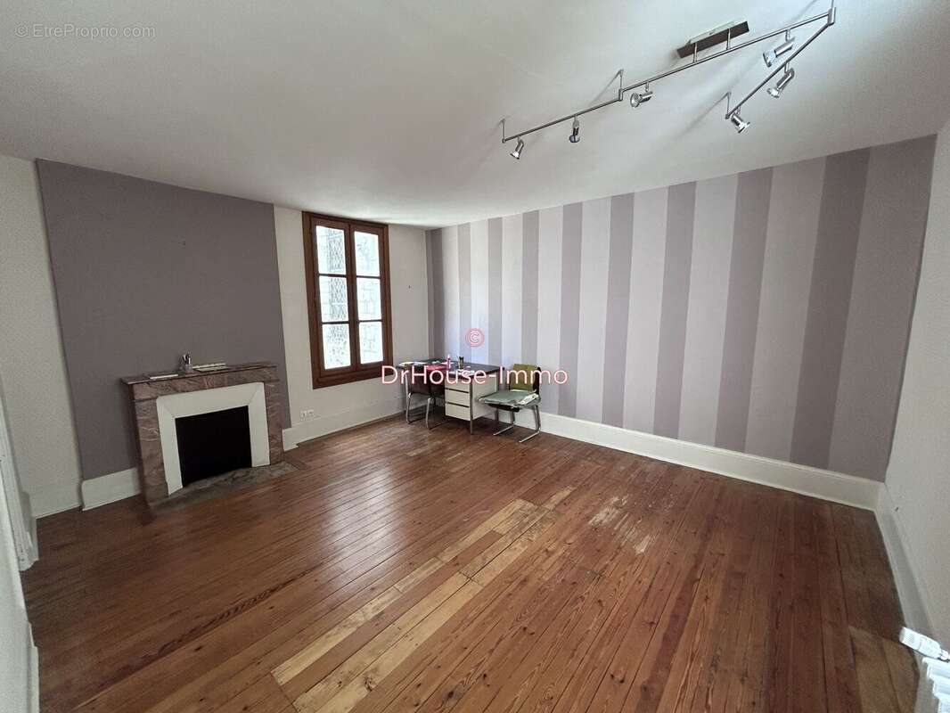 Appartement 300 m² à Loudun  - photo 8