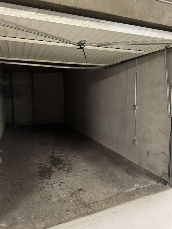 Aix-en-Provence, Allées Provençales, garage fermé - photo 2