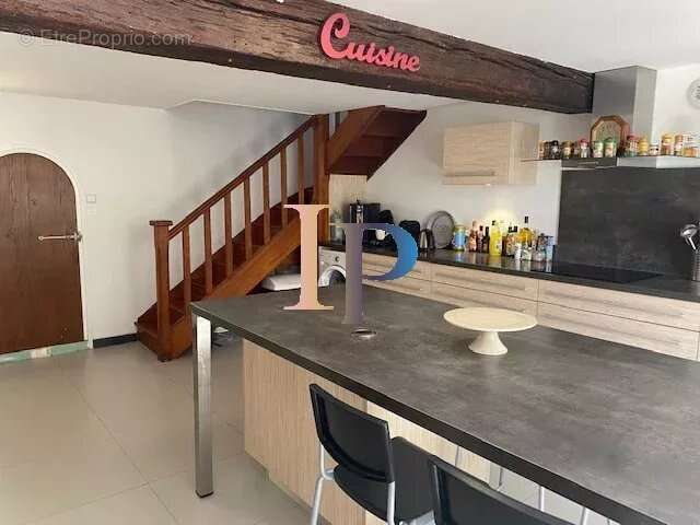 Maison à SAINT-CHRISTOPHE-EN-BRIONNAIS