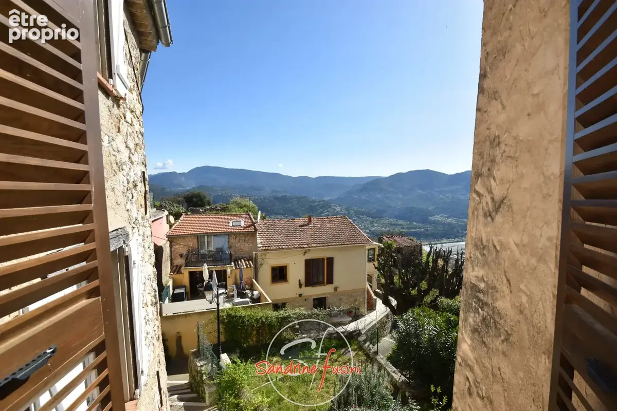 Dans maison de village en copropriété - Logement 5 pièces avec extérieur - photo 13