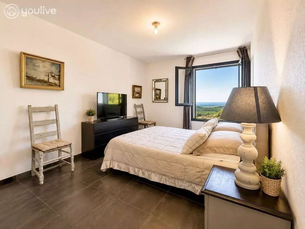 Appartement T2 Meublé  – Dernier étage avec ascenseur – Vue mer & montagne – Garage et parking - photo 10