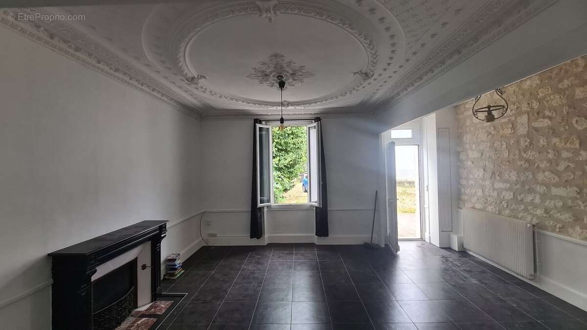 Charmante Maison Mitoyenne de 210 m² avec Jardin de 900 m²  Ruelle-sur-Touvre - photo 4
