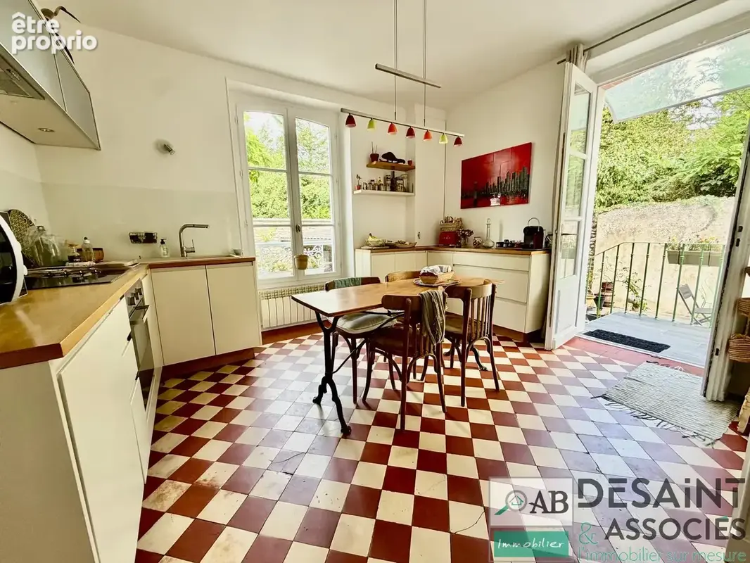 A vendre à Lagny sur Marne propriété de caractère quartier Saint Laurent. - photo 11