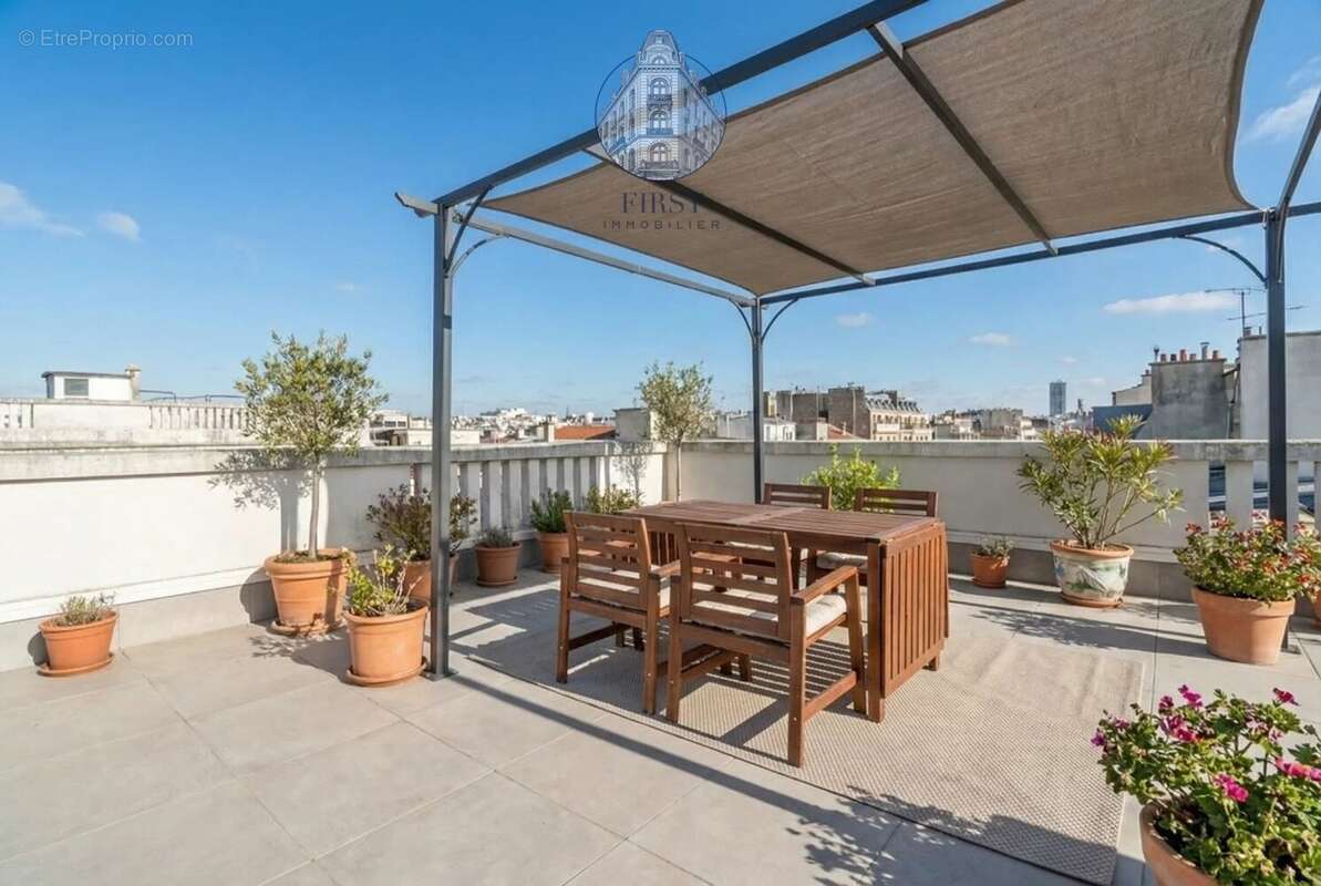 Appartement à PARIS-16E