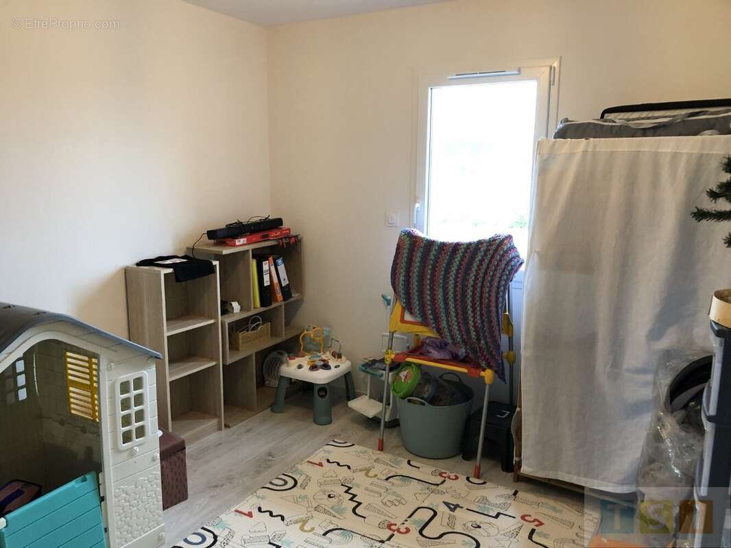 Maison de plain-pied récente sur terrain de 1827 m² - photo 12