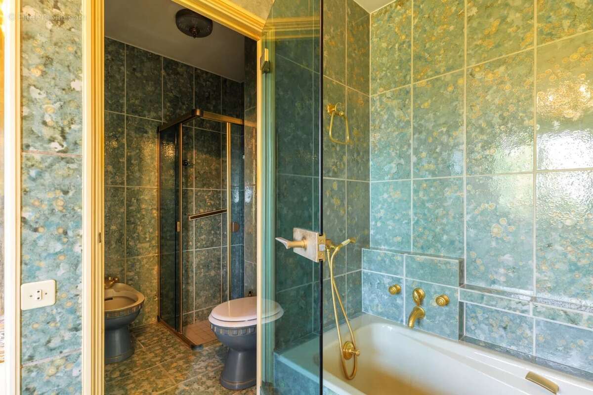 À vendre – Spacieuse villa familiale avec piscine à Saint-Paul de Vence - photo 22