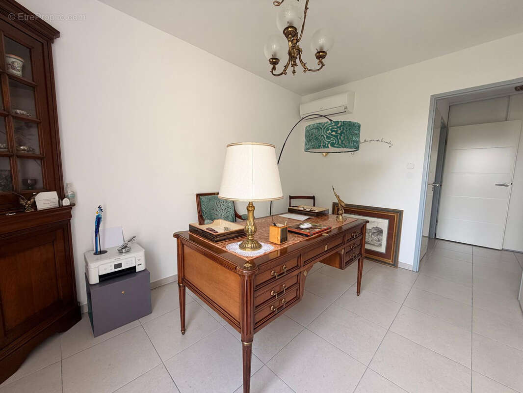 NIMES TOUR MAGNE/ LAMPEZE Appartement de standing T4 de 125 m2 - photo 16