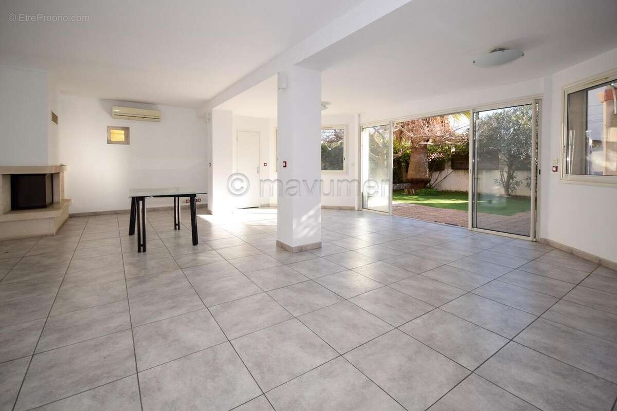 Maison familiale avec jardin, terrasses, garage St Marguerite- Dromel? 13009 Marseille n°1 - Maison à MARSEILLE-9E