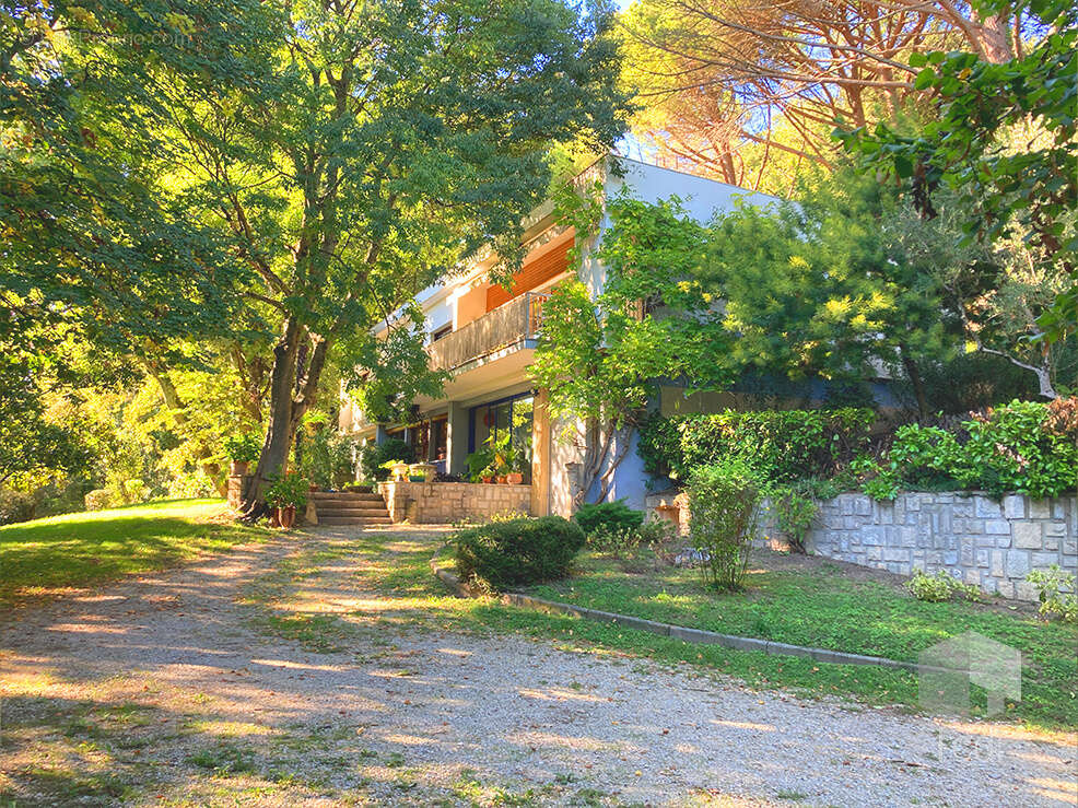 Maison à MONTELIMAR