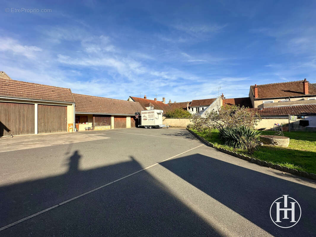 Maison à SAINT-AMAND-MONTROND