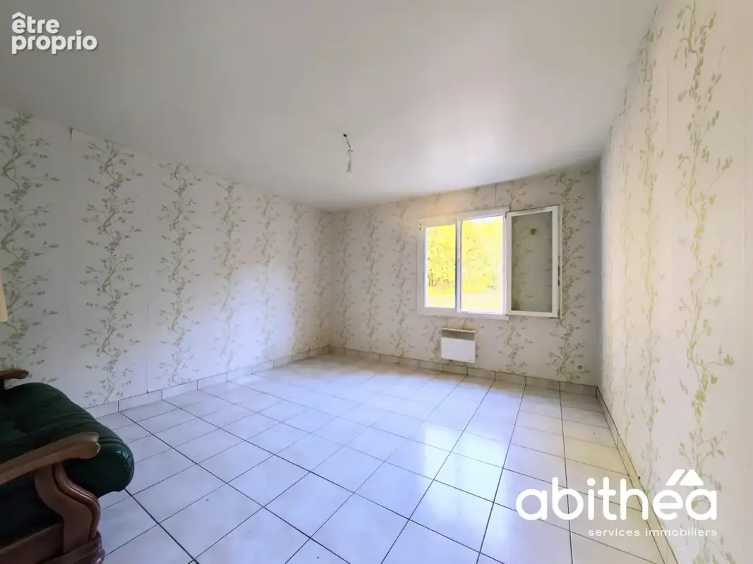 Maison de 98 m2 à rafraîchir sur un terrain de 2000 m2 - photo 9