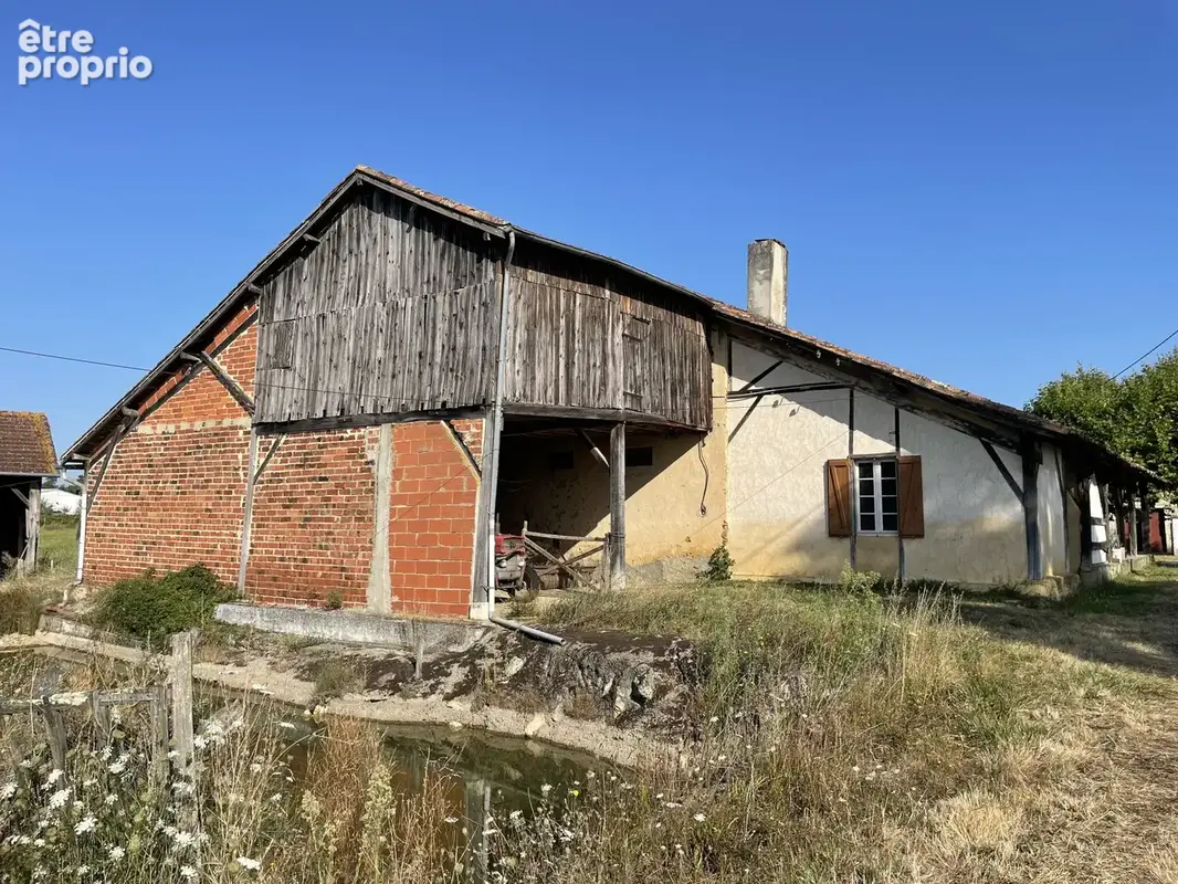Maison a renover avec dependances sur 10ha  de terrain - photo 10