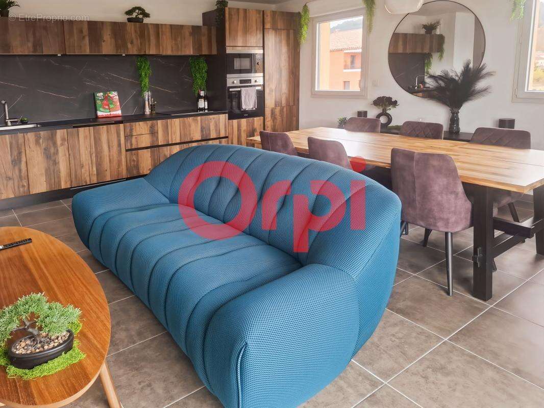 Appartement à LE PUY-SAINTE-REPARADE