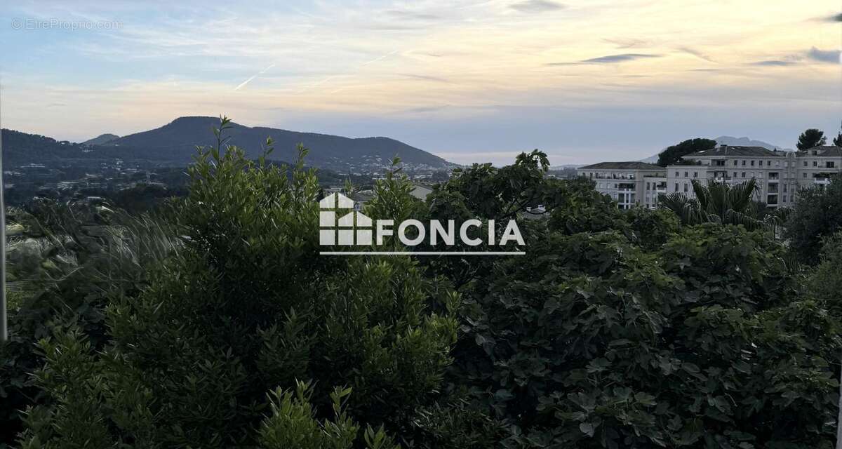 Appartement à HYERES