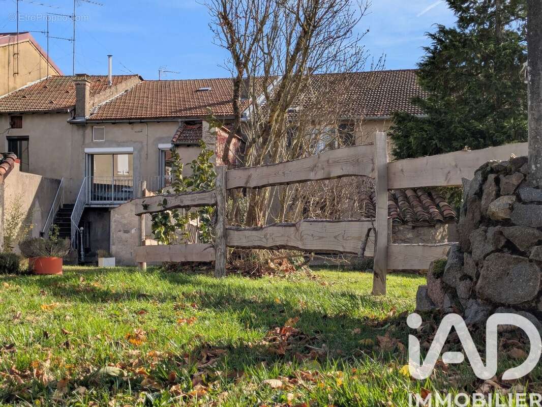 Photo 2 - Maison à SAINT-JUST-LA-PENDUE