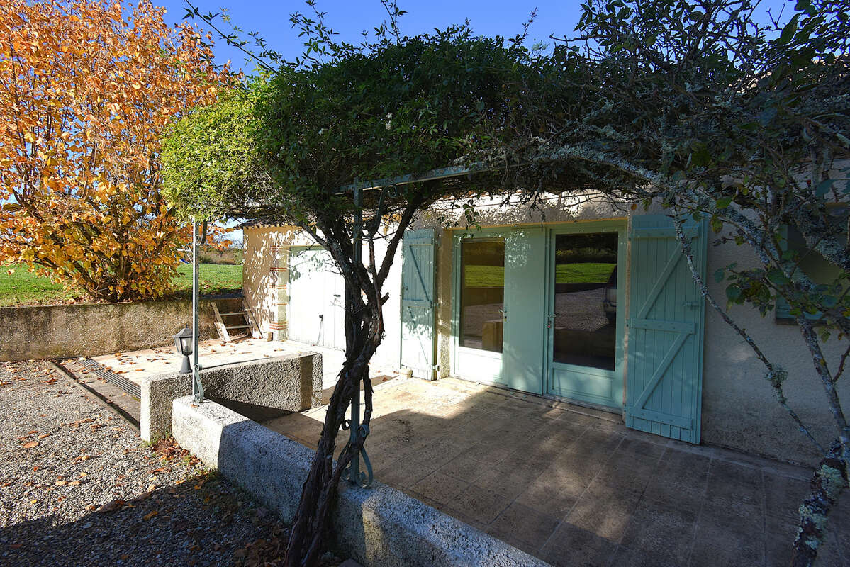 Propriété avec vue exceptionnelle, deux gites et piscine. - photo 21