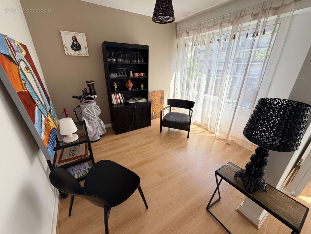 Appartement rénové 77,87 m2 avec balcons à Reims - photo 5