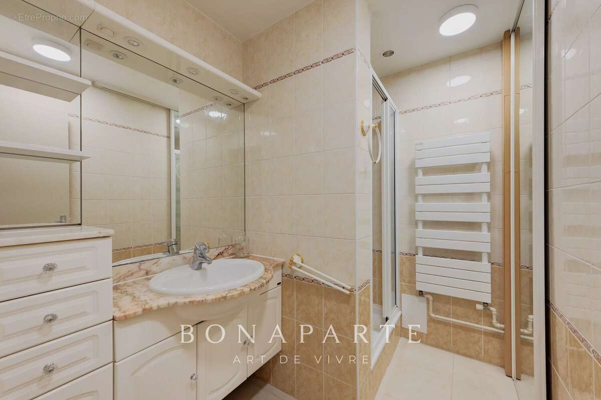 Appartement à PARIS-2E