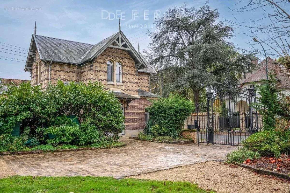 Maison à LE VESINET