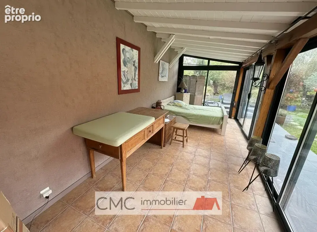 Luce-luisant   une maison lumineuse aux beaux volumes, avec jardin et grands espaces annexes ! - photo 17
