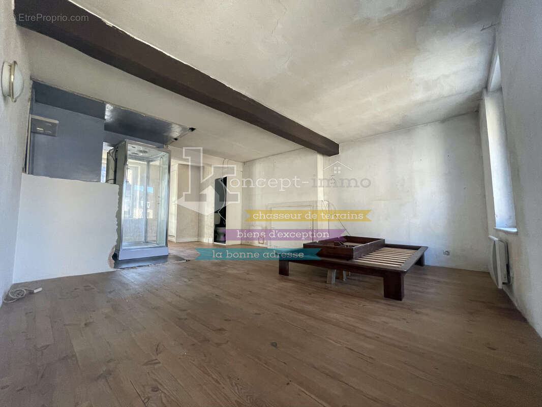 n°3 - Maison à MELLO