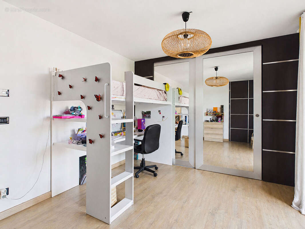 Maison familiale de 140m2 sur 1100 m2 de terrain - photo 11