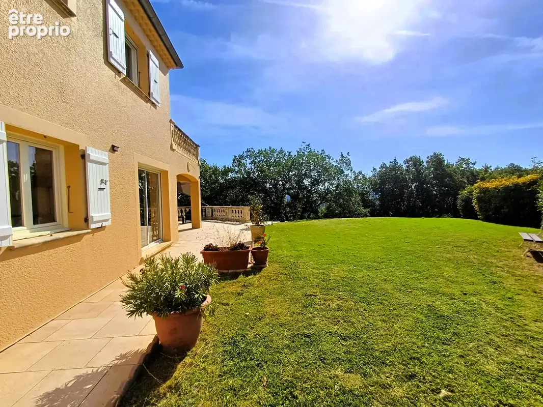 Superbe Villa d'architecte 197 m2, terrasses, jacuzzi, grand garage et cave sur 1318 m2 de terrain - photo 20
