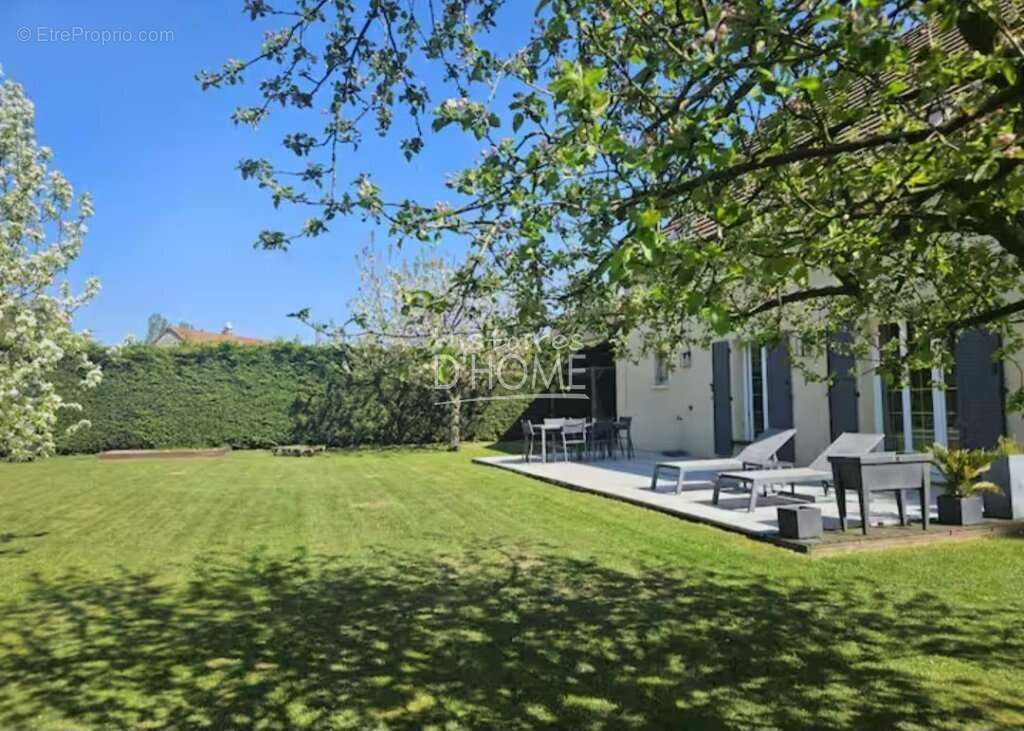 Maison à LE PLESSIS-FEU-AUSSOUX