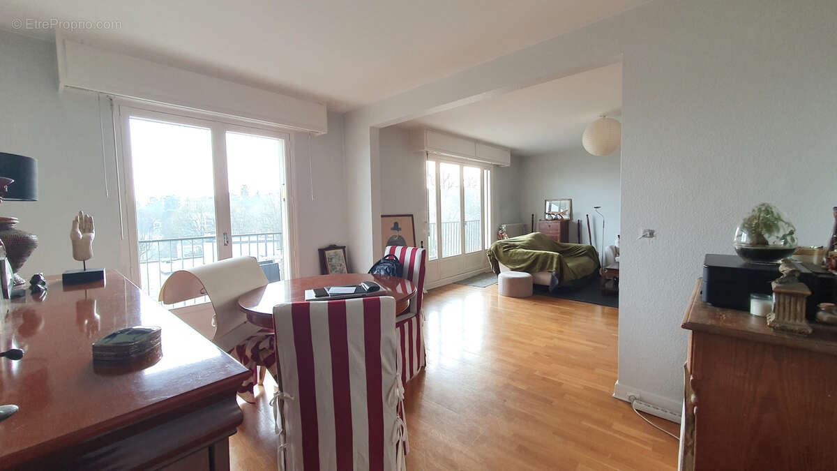 Appartement à VILLE-D&#039;AVRAY