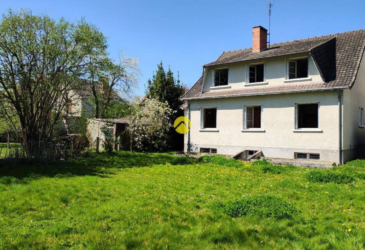 Maison à SAINT-DENIS-DE-JOUHET