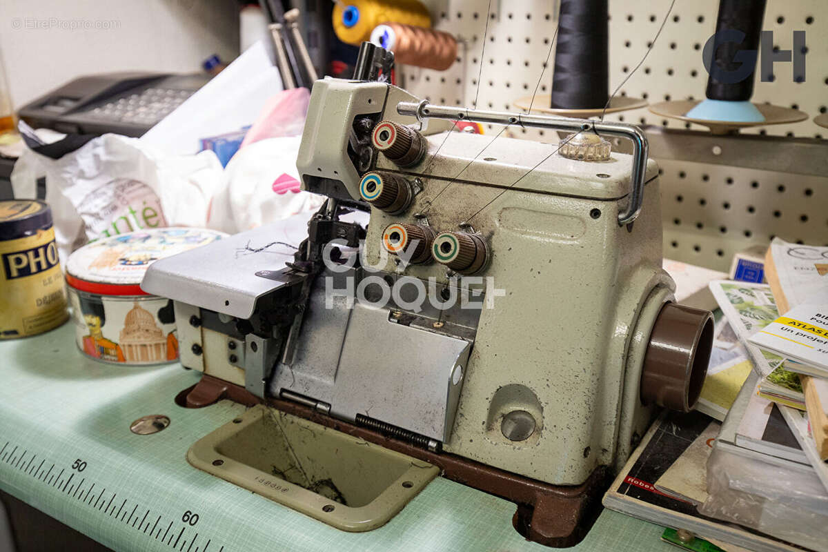 Commerce à SAINT-PIERRE-DU-PERRAY