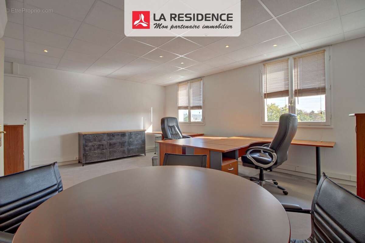 Commerce à LES MUREAUX