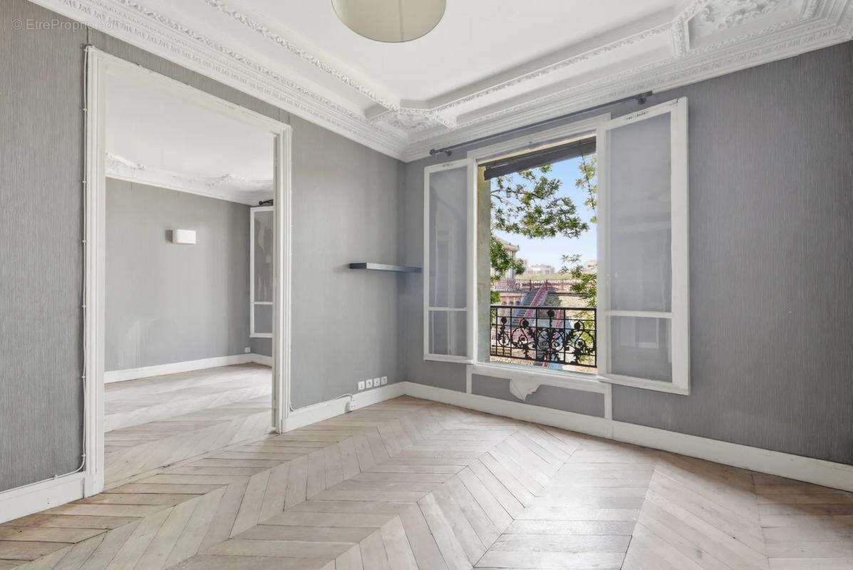 Appartement à PARIS-14E