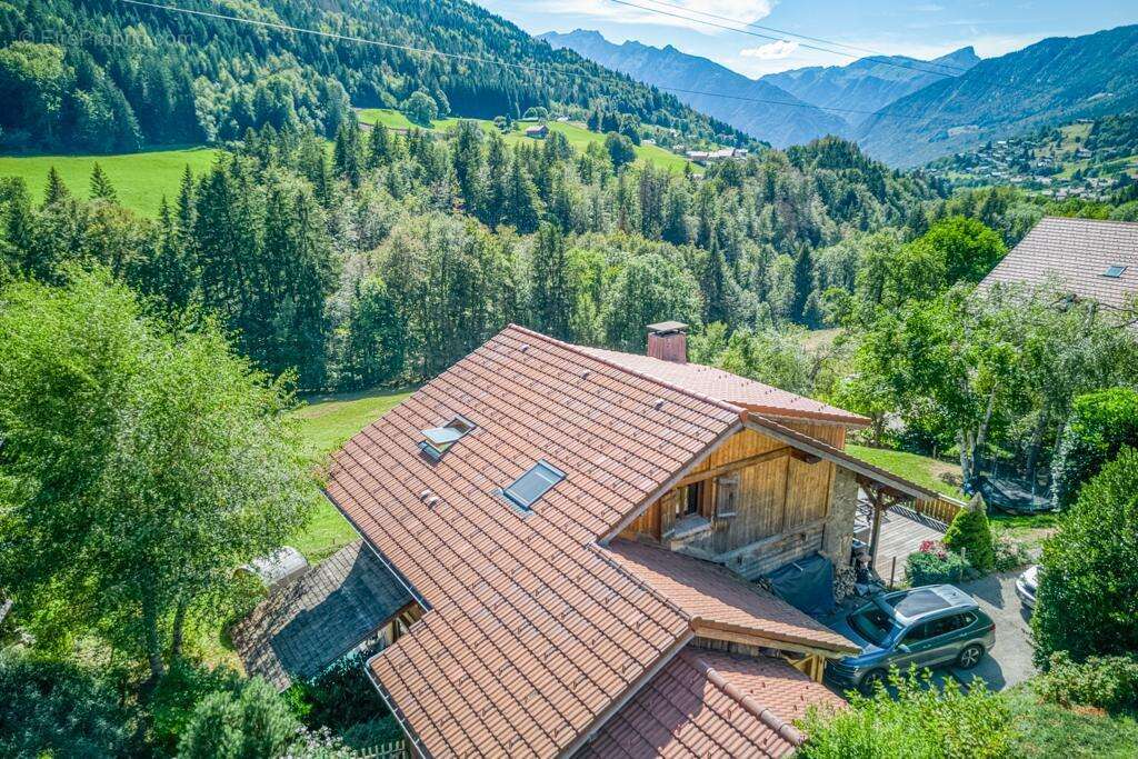 Chalet rénové à proximité de La Clusaz, Vue montagnes avec piscine - photo 3