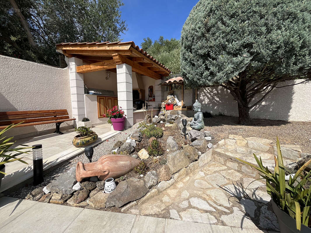Belle villa T5 avec piscine et jardin - photo 10