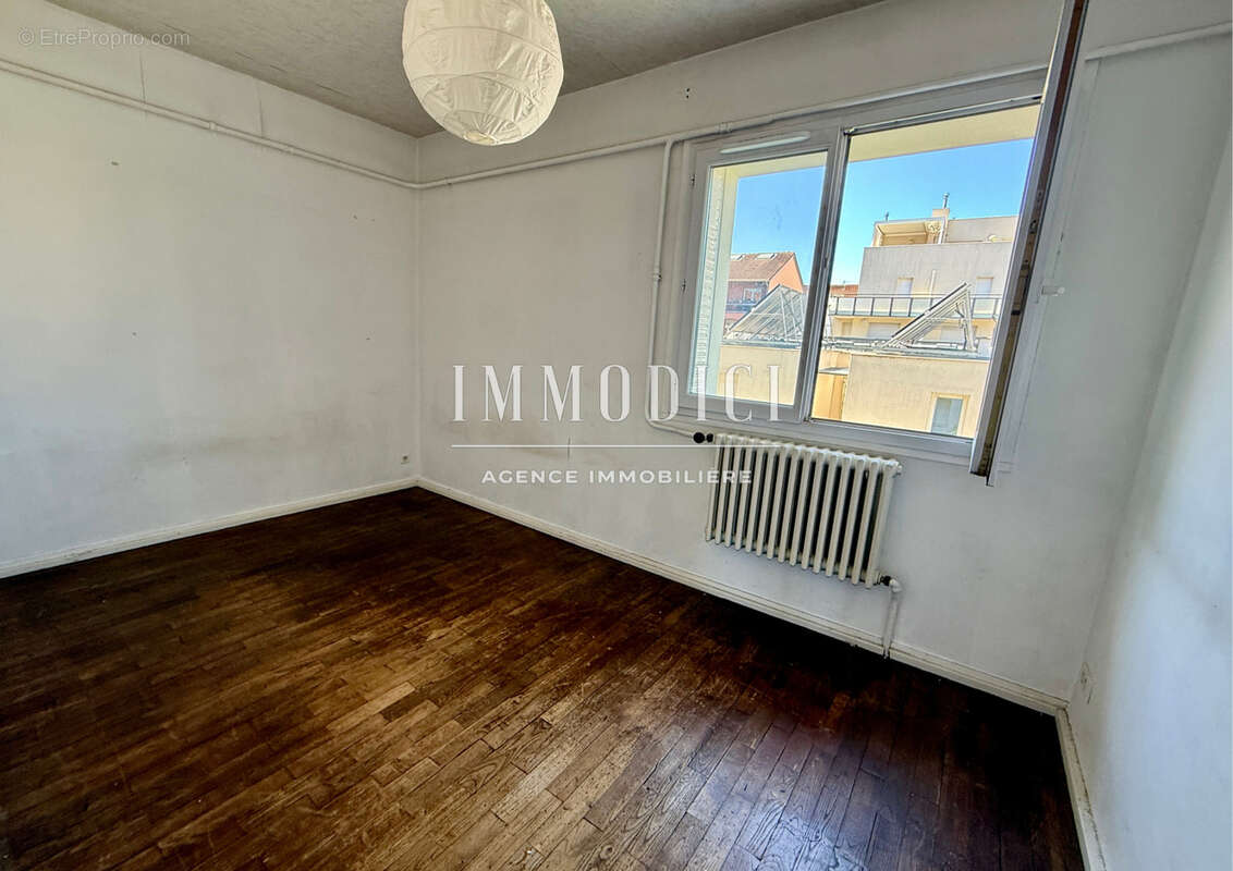 T3 traversant de 52 m2 au cœur du quartier États-Unis - 2ᵉ étage d'une copropriété - photo 6