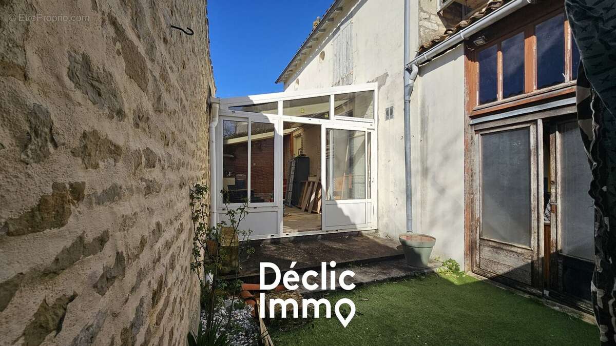 Maison à MAUZE-SUR-LE-MIGNON