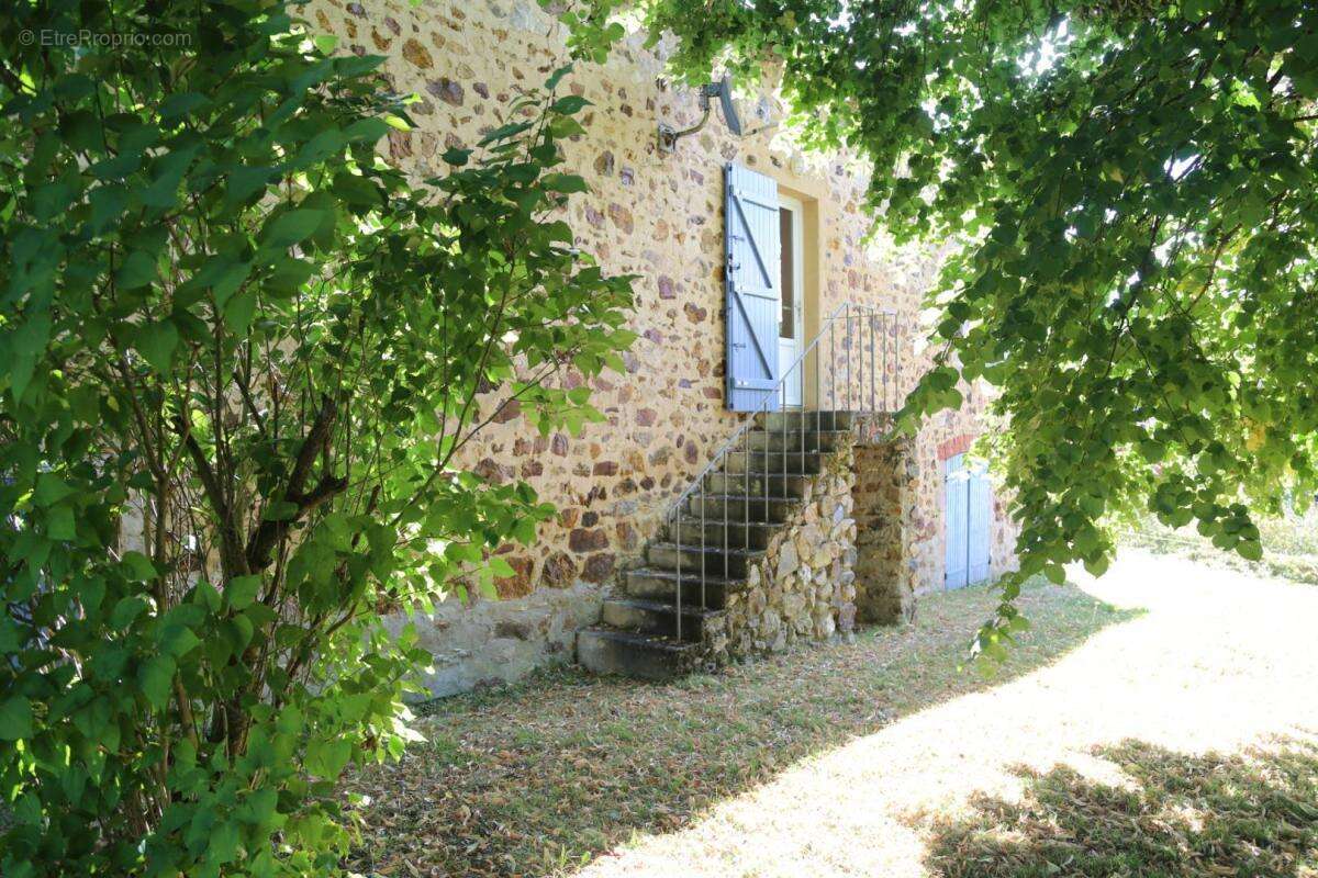 Maison à LAROCHEMILLAY