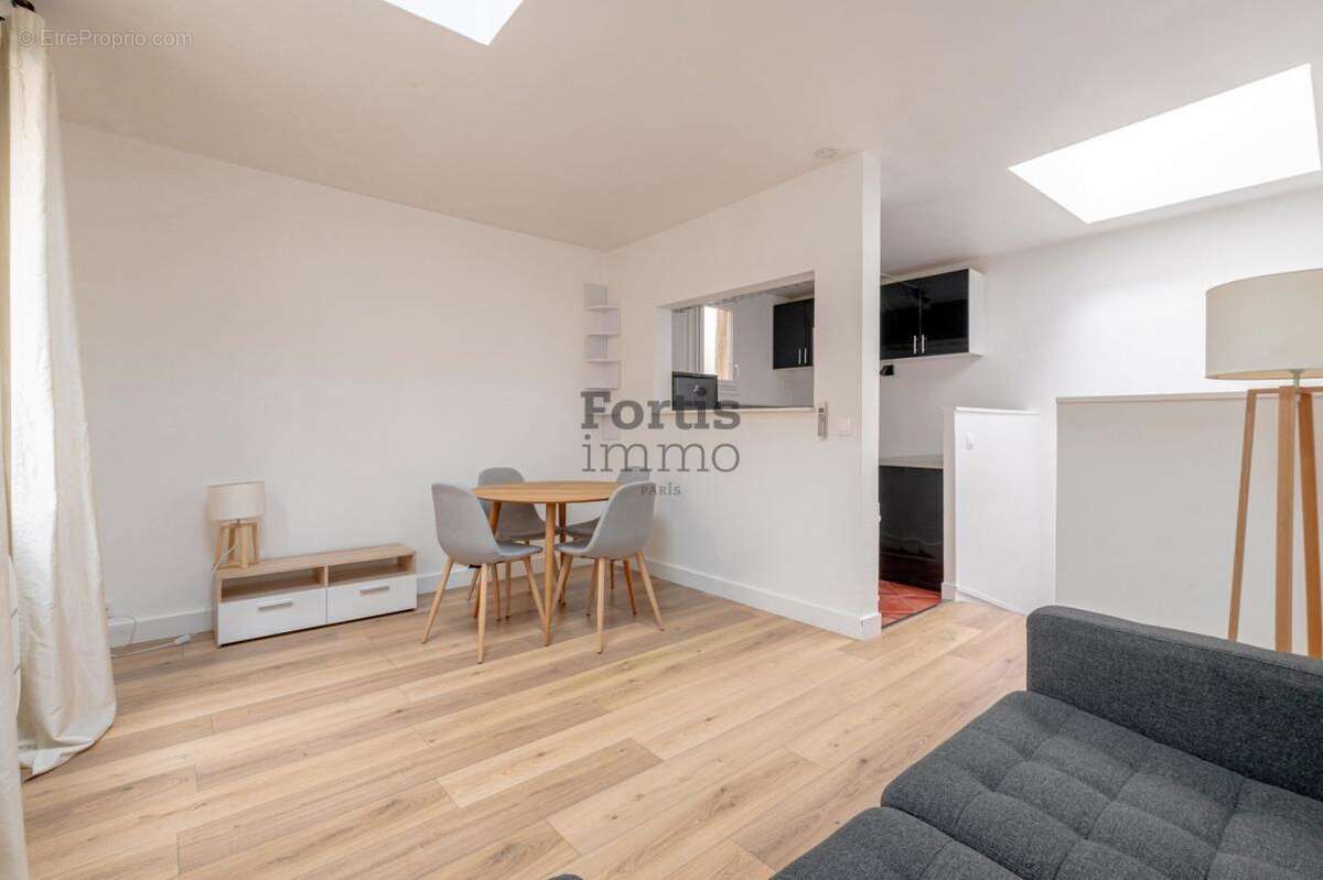 Appartement à PARIS-16E