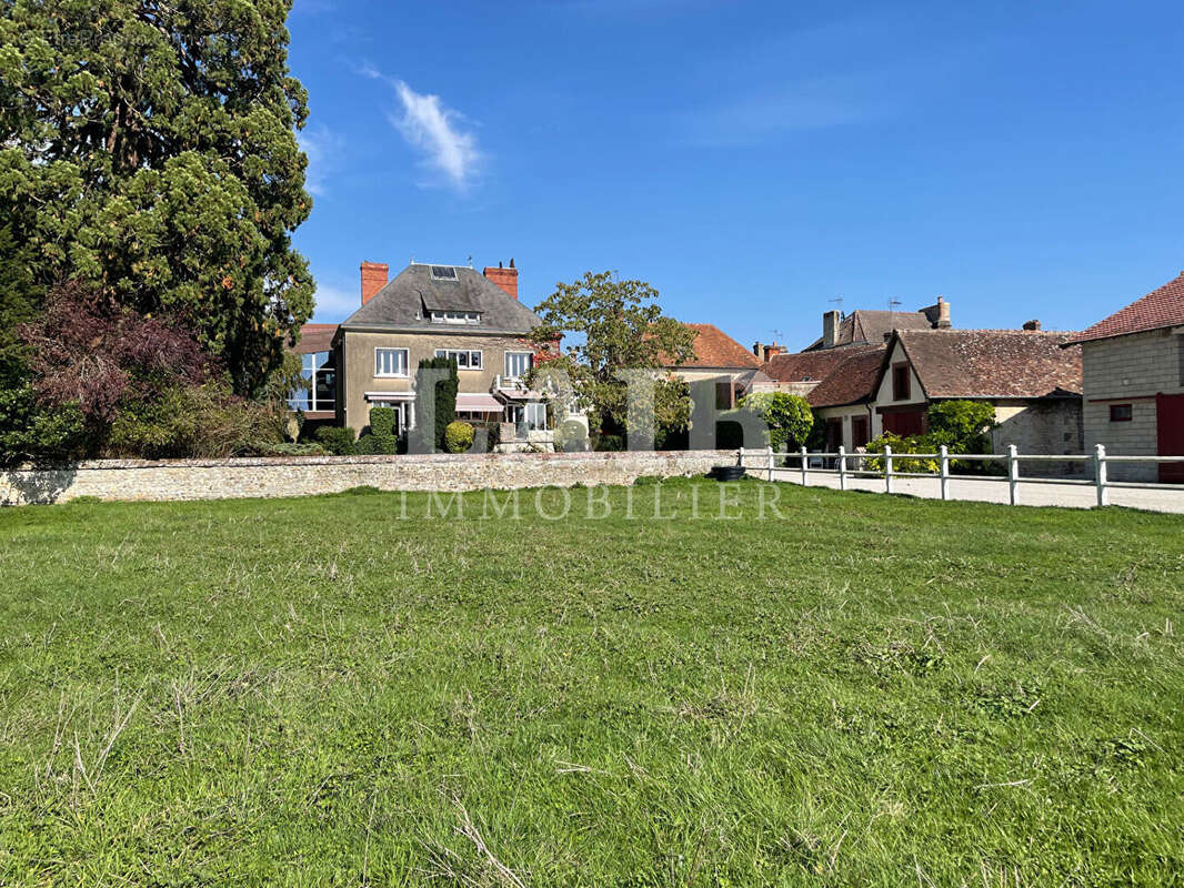 Maison de ville avec 3,5 hectares de prairie, ref B13967 - photo 2