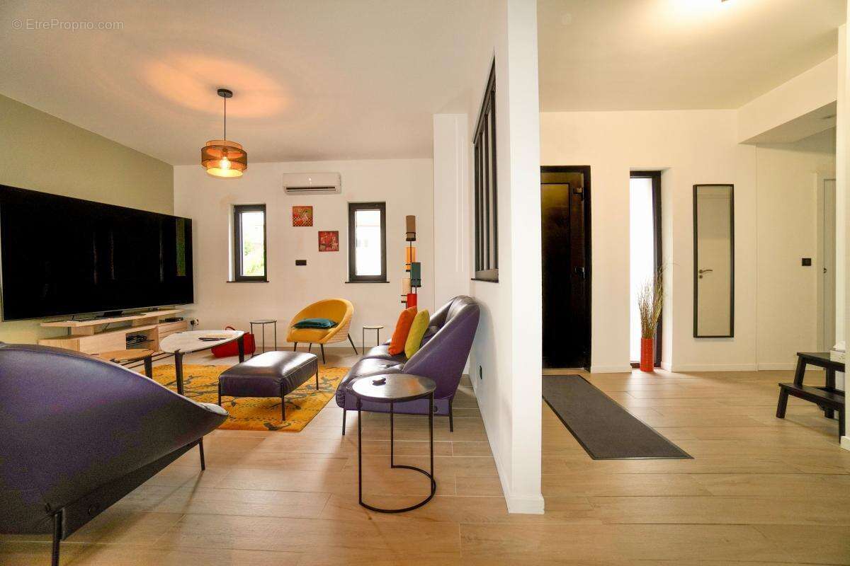 Maison à LAY-SAINT-CHRISTOPHE