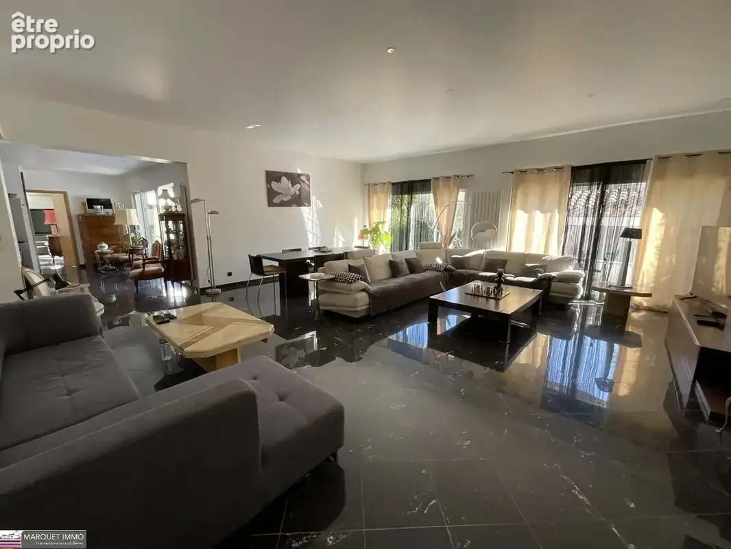 Coup de cur assuré pour cette superbe villa d'architecte T6 offrant 214 m² sur 902 m² de terrain clos paysagé et intimiste... - photo 5