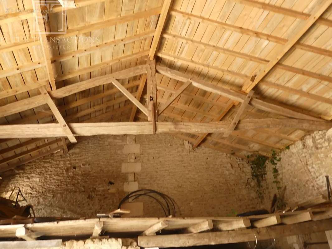 Maison à SAINTE-CROIX-DE-MAREUIL