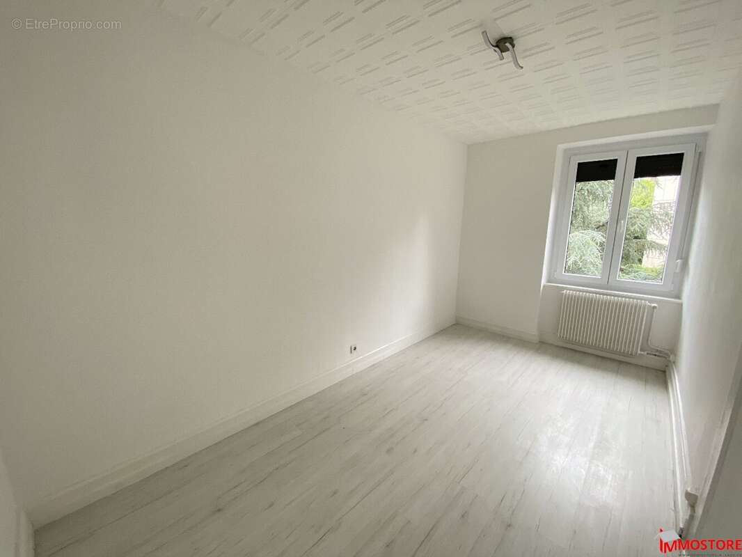Saint-Louis  Appartement rénové, proche commerces et transports - photo 5