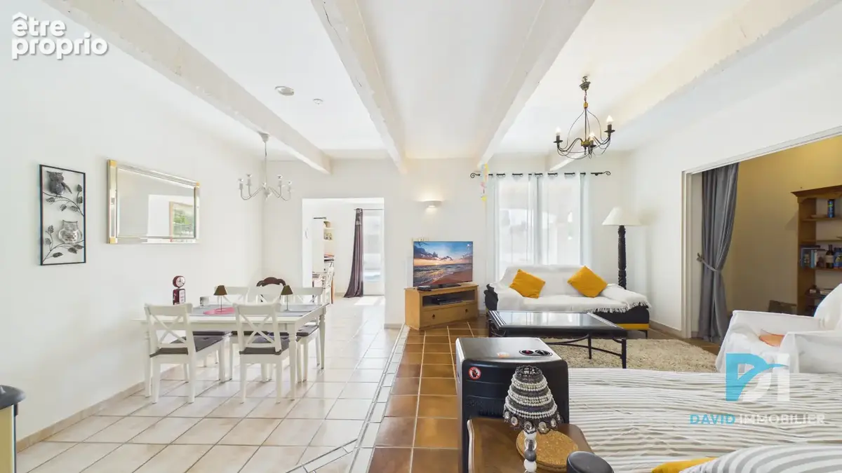 Elégante villa avec piscine sur les hauteurs - 4 chambres 164 m2 sur 610 m2 de terrain - photo 5