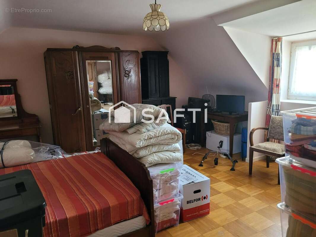 Maison 207 m² à Saint-Hernin  - photo 9