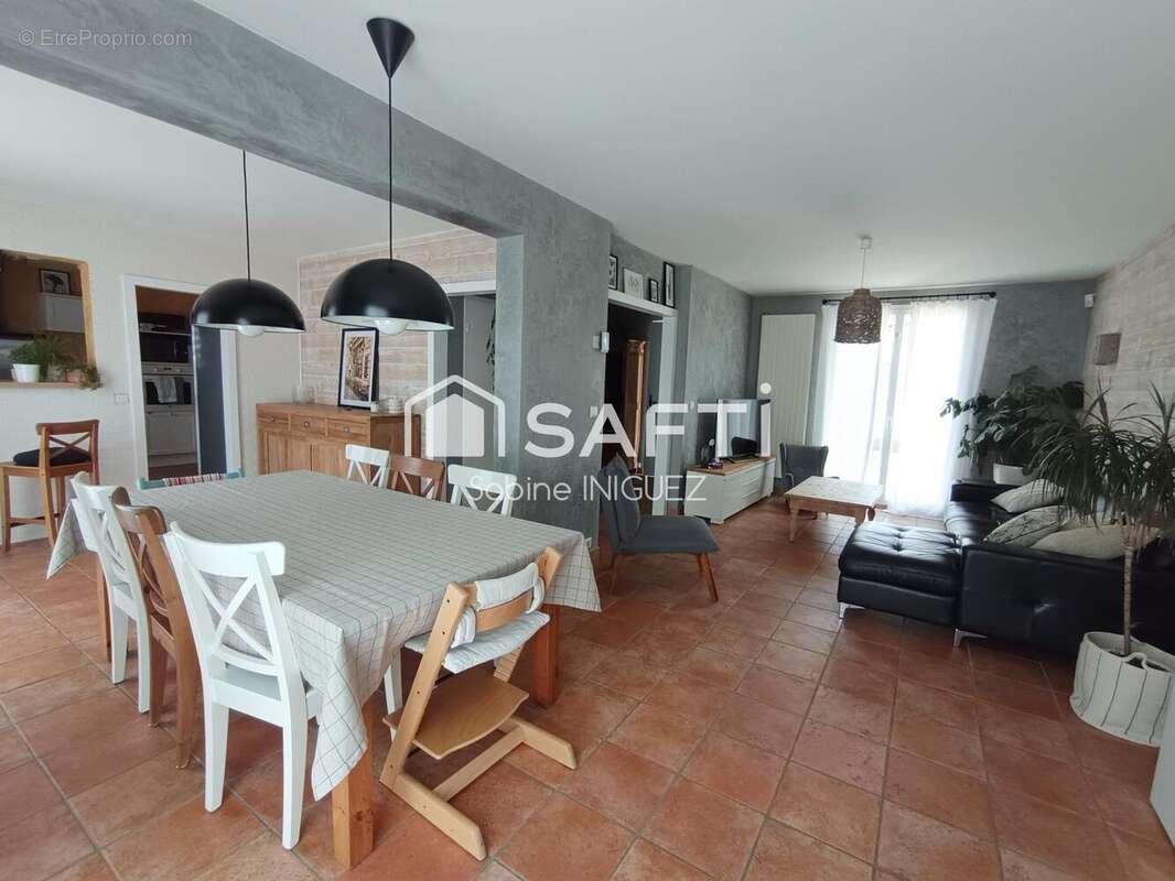 Maison 137 m² à Castres  - photo 2