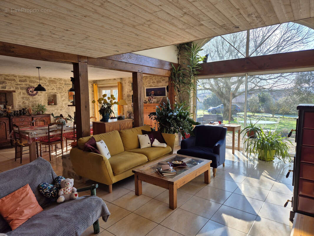 Maison à NEUFFONS