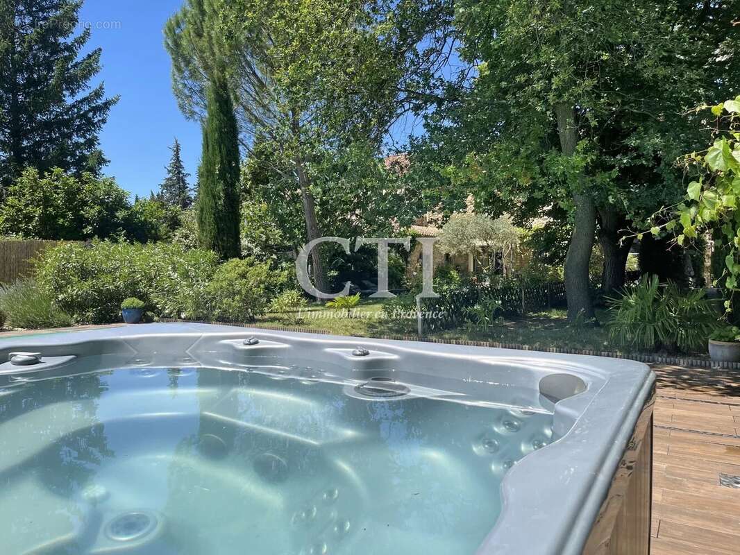 Maison à VAISON-LA-ROMAINE